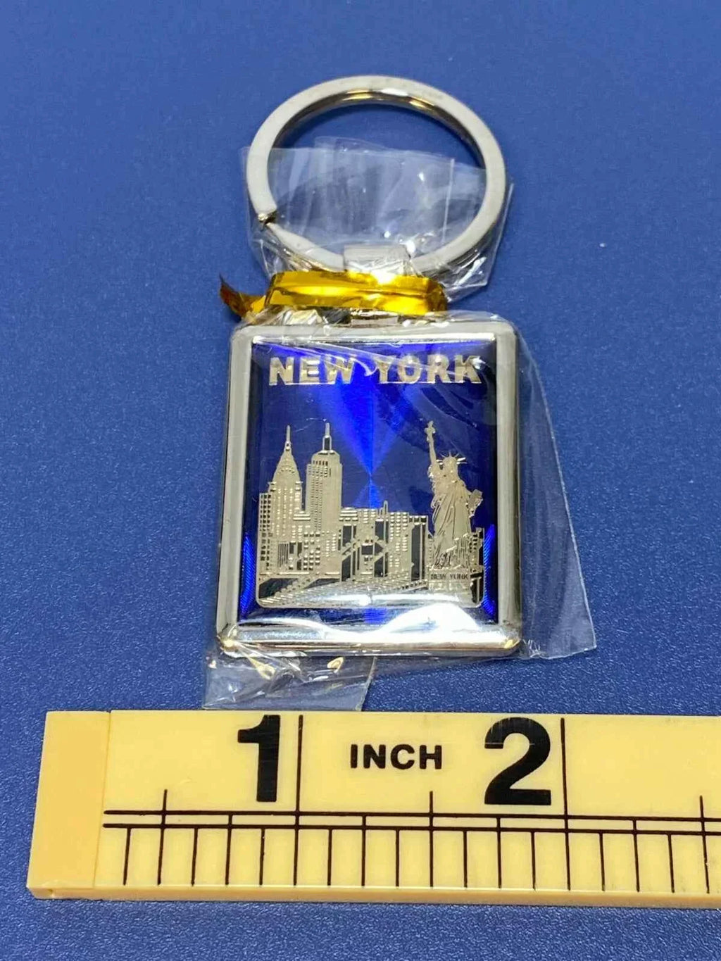 New York City Souvenir Metal Keychain – Statue of Liberty & Skyline Design Blue Gold Key Ring