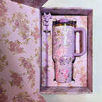 Stanley x LoveShackFancy Quencher H2.0 FlowState Tumbler – Happy Thoughts Rosa Beaux Purple 40 oz